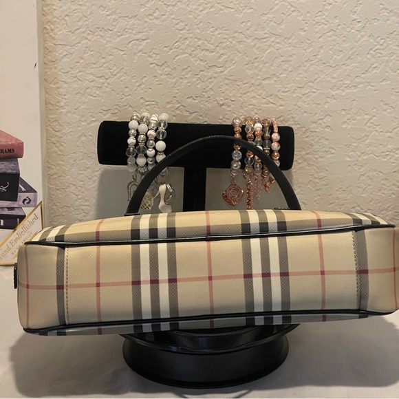 BURBERRY LONDON PRISTINE CONDITION!! π€β€οΈ NO CALL OUTS ON EXTERIOR & INTERIOR.. - Picture 5 of 12